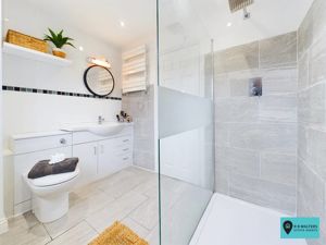 En Suite - click for photo gallery